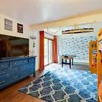 Poconos Family Getaway With Game Room And Hot Tub!