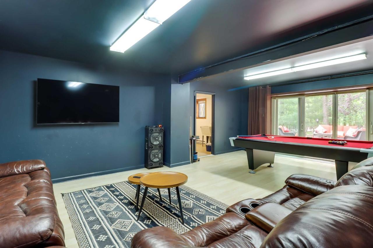 Holiday home Poconos Family Getaway With Game And Hot Tub! East Stroudsburg