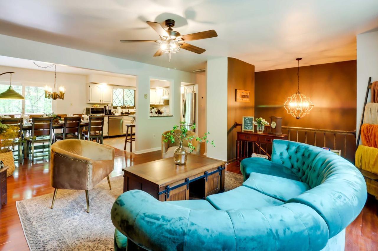Poconos Family Getaway With Game And Hot Tub! Holiday home