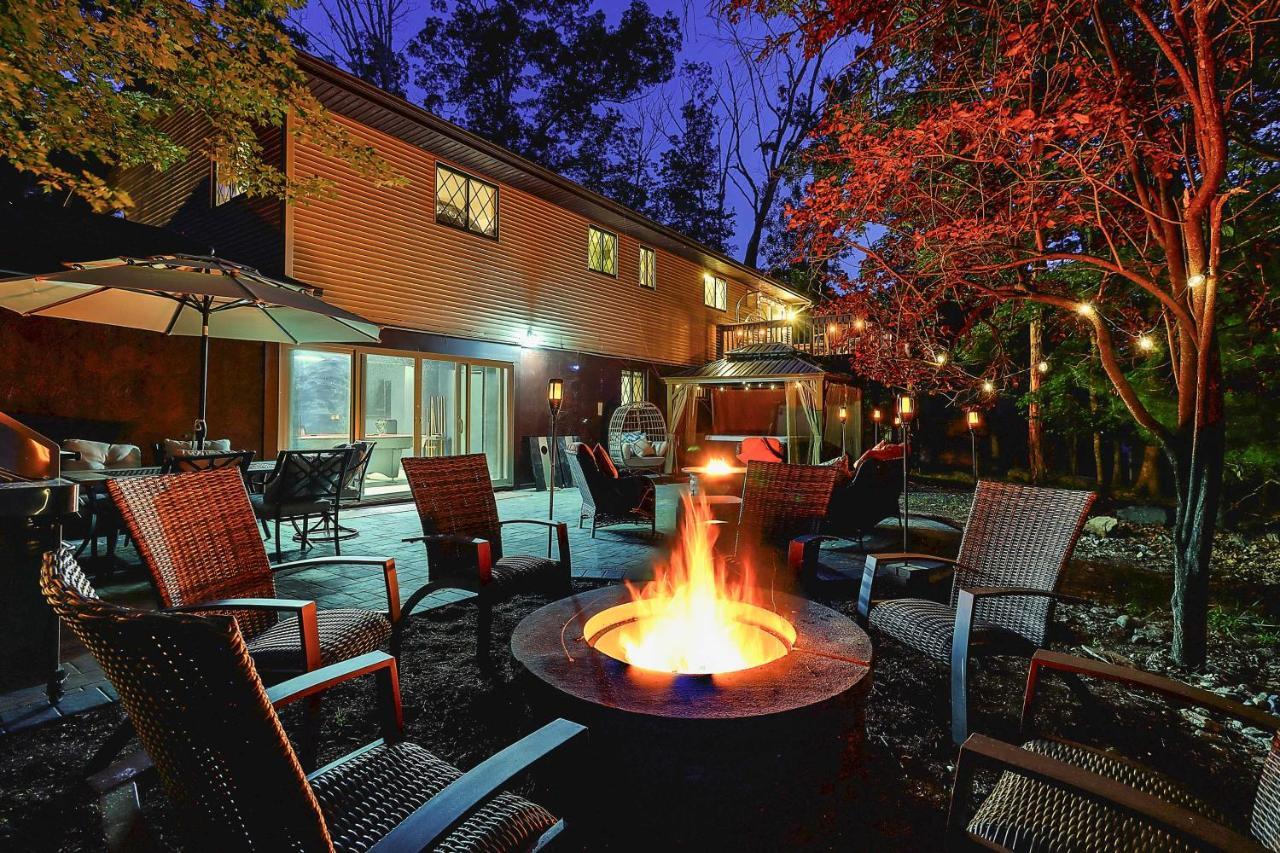 Poconos Family Getaway With Game And Hot Tub!