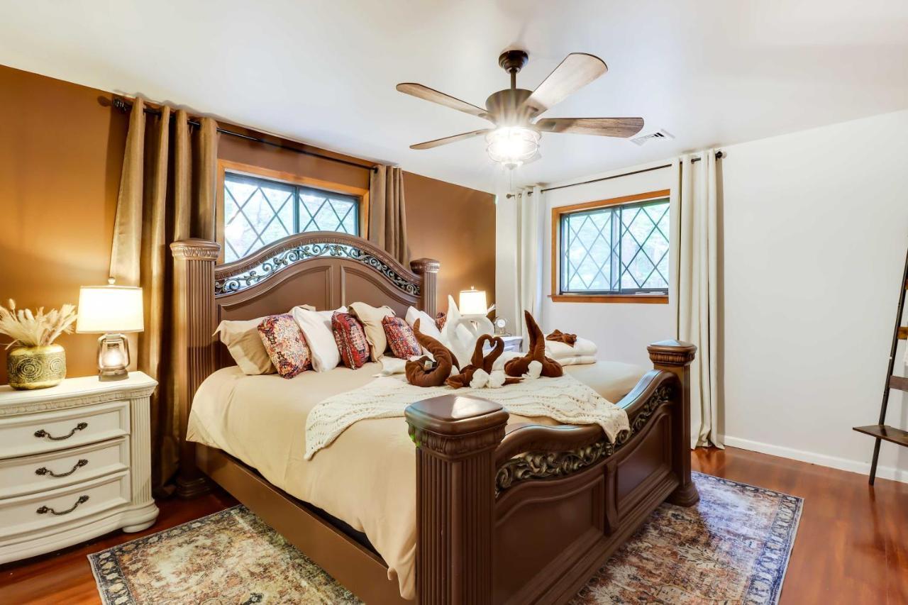 Poconos Family Getaway With Game And Hot Tub! *