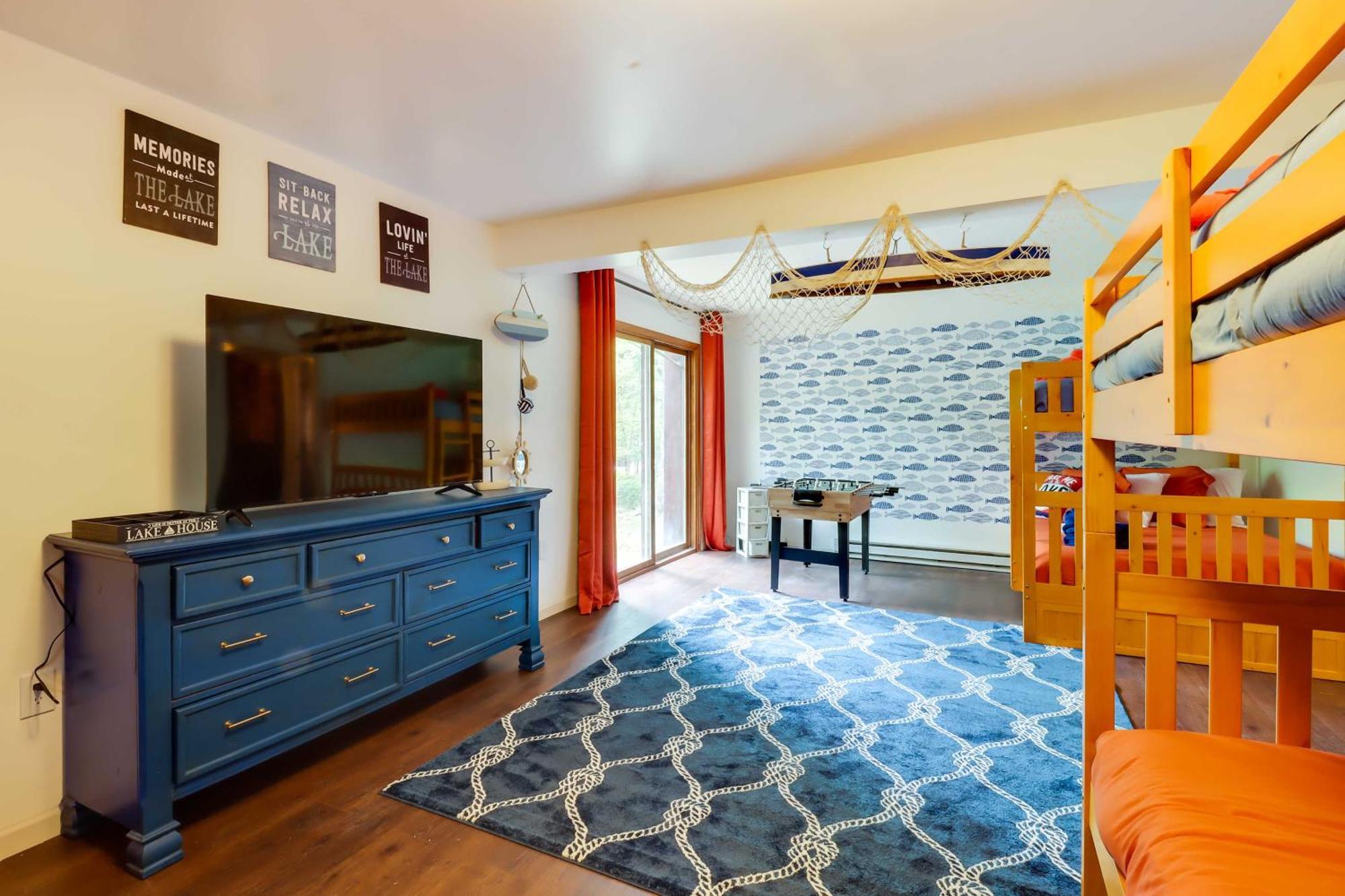 Poconos Family Getaway With Game And Hot Tub! *