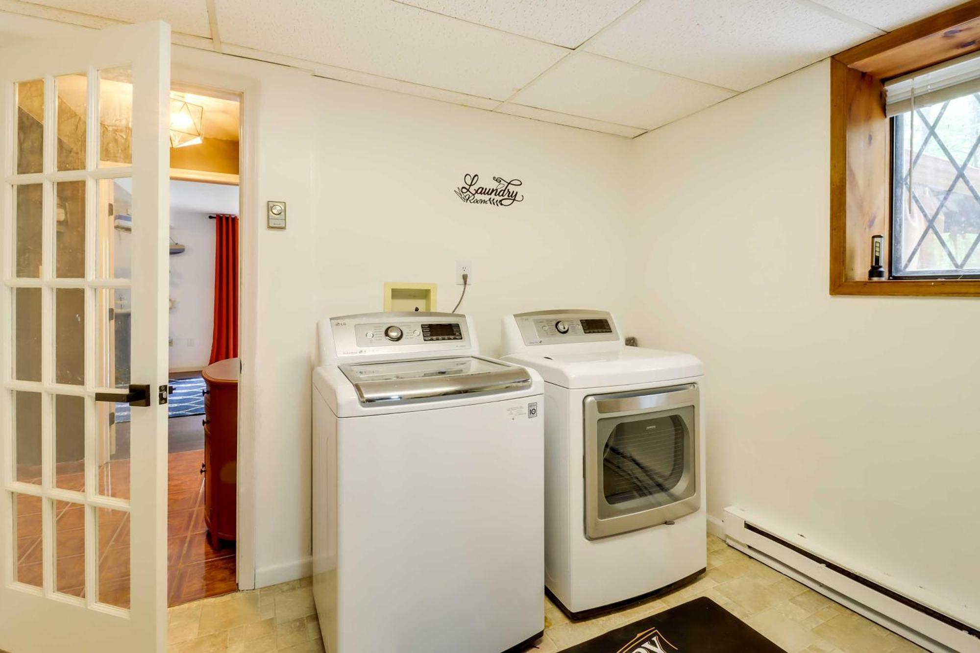 Poconos Family Getaway With Game And Hot Tub! Holiday home *