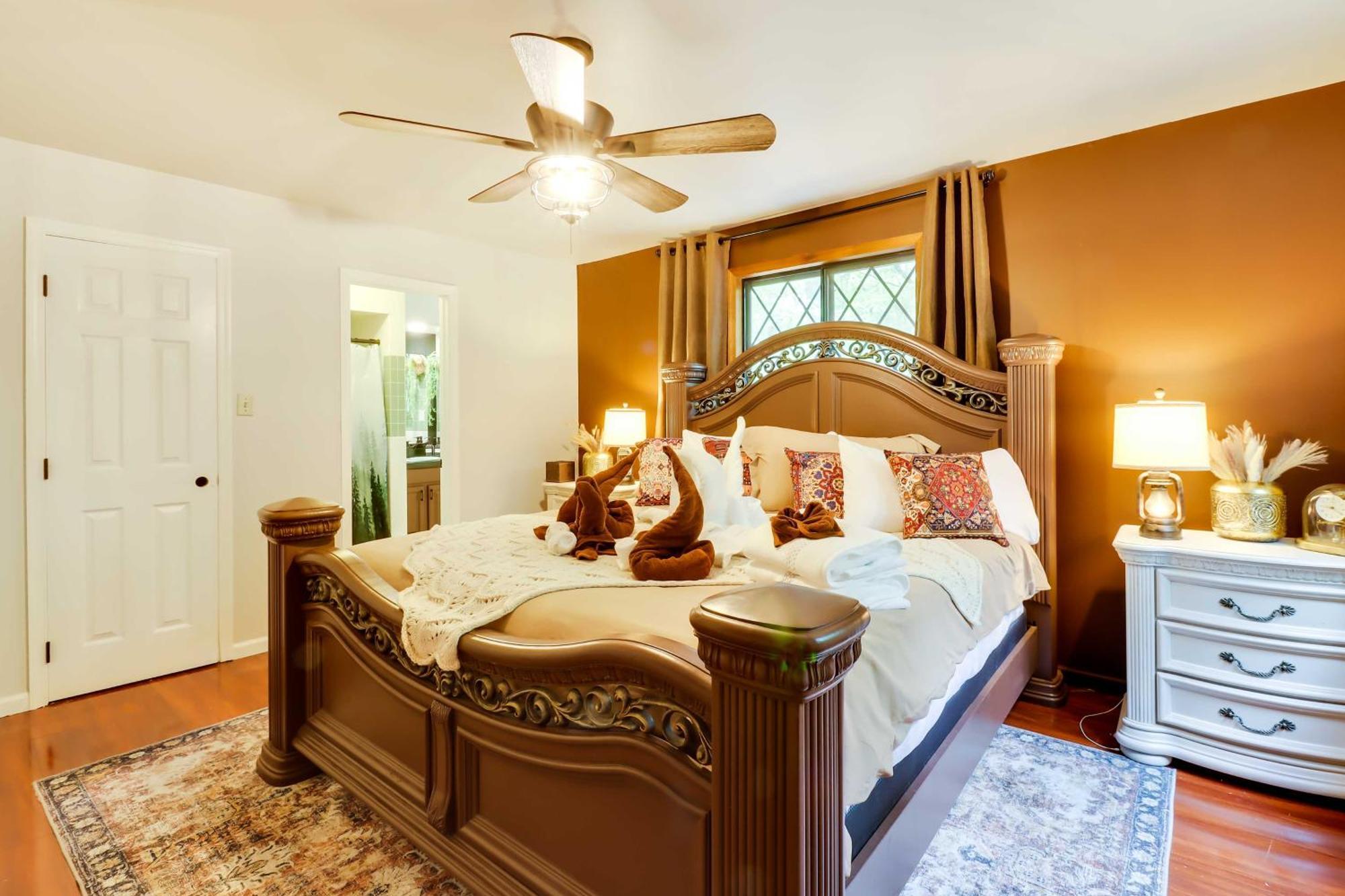 Poconos Family Getaway With Game And Hot Tub! *