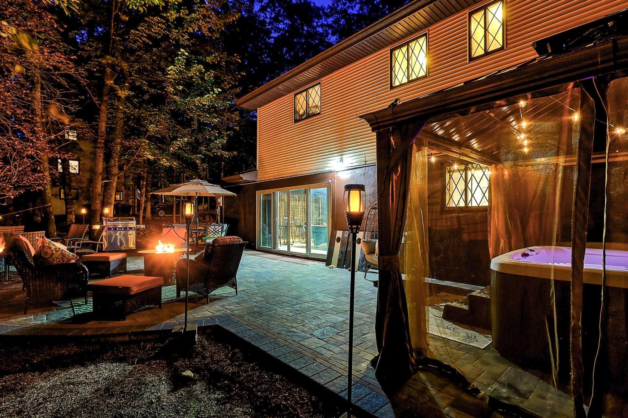 Holiday home Poconos Family Getaway With Game And Hot Tub! East Stroudsburg