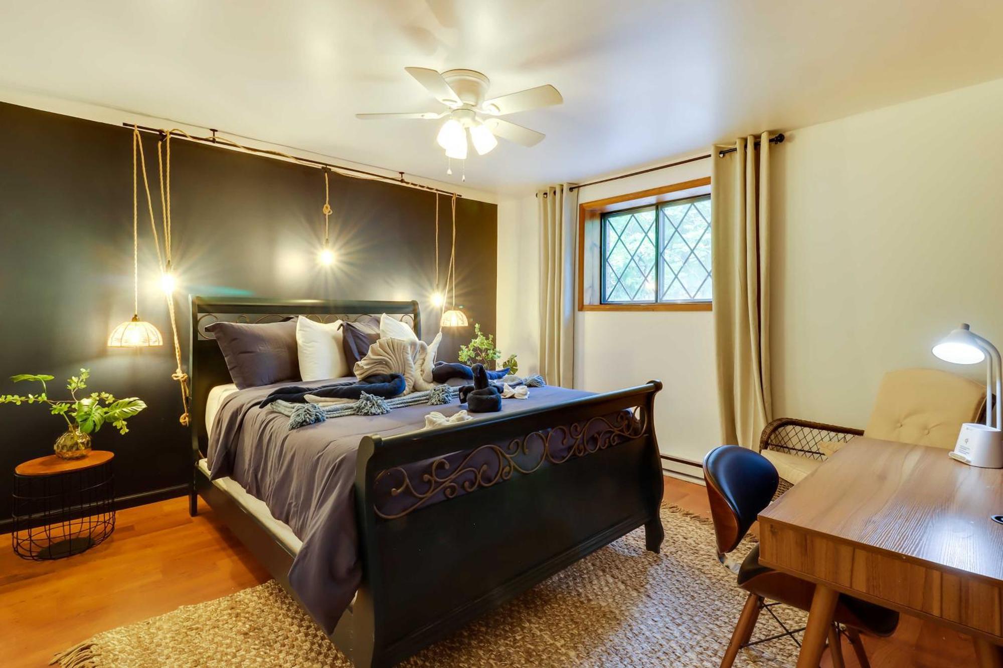 Poconos Family Getaway With Game And Hot Tub! East Stroudsburg