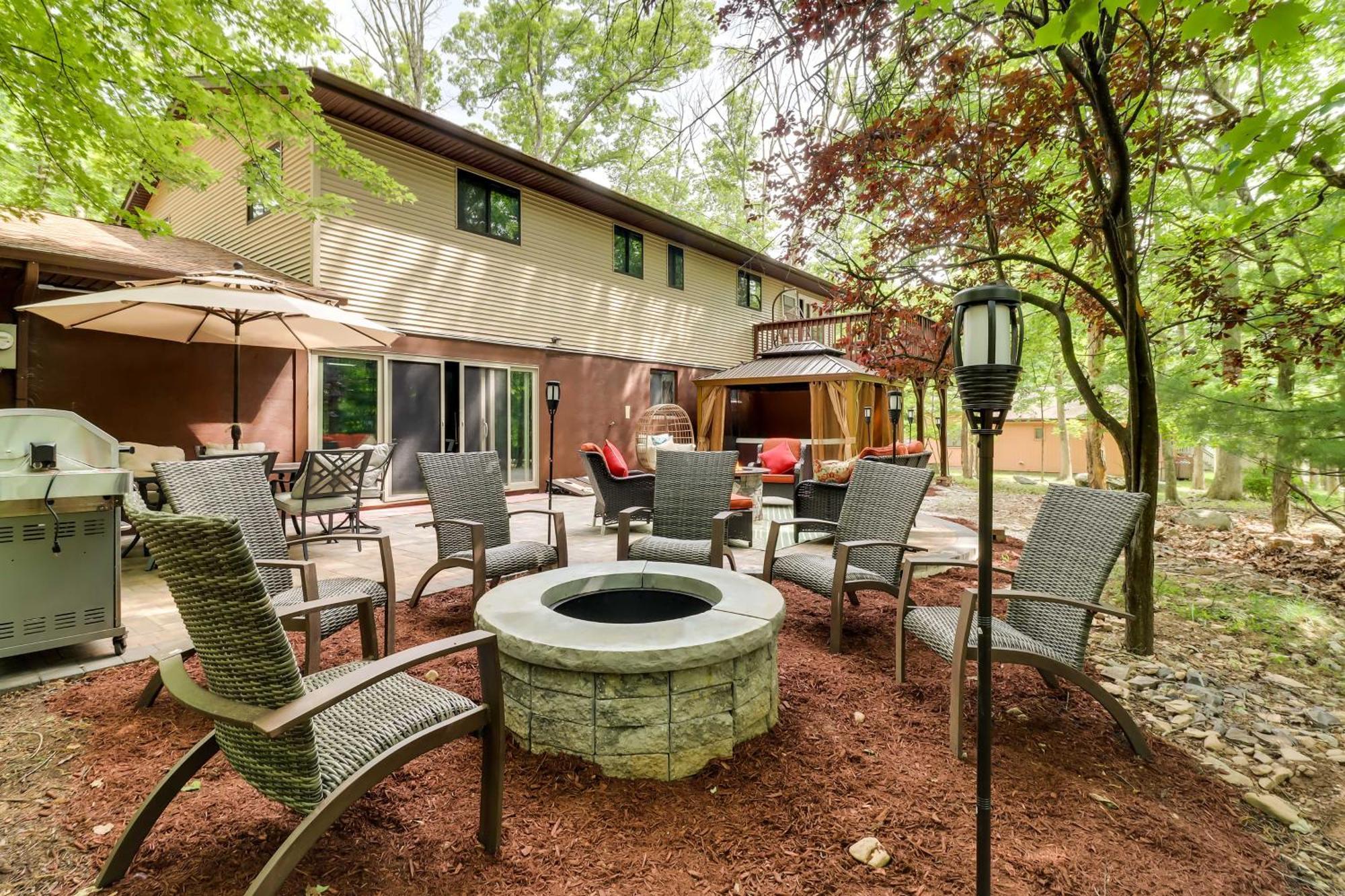 Holiday home Poconos Family Getaway With Game And Hot Tub! East Stroudsburg
